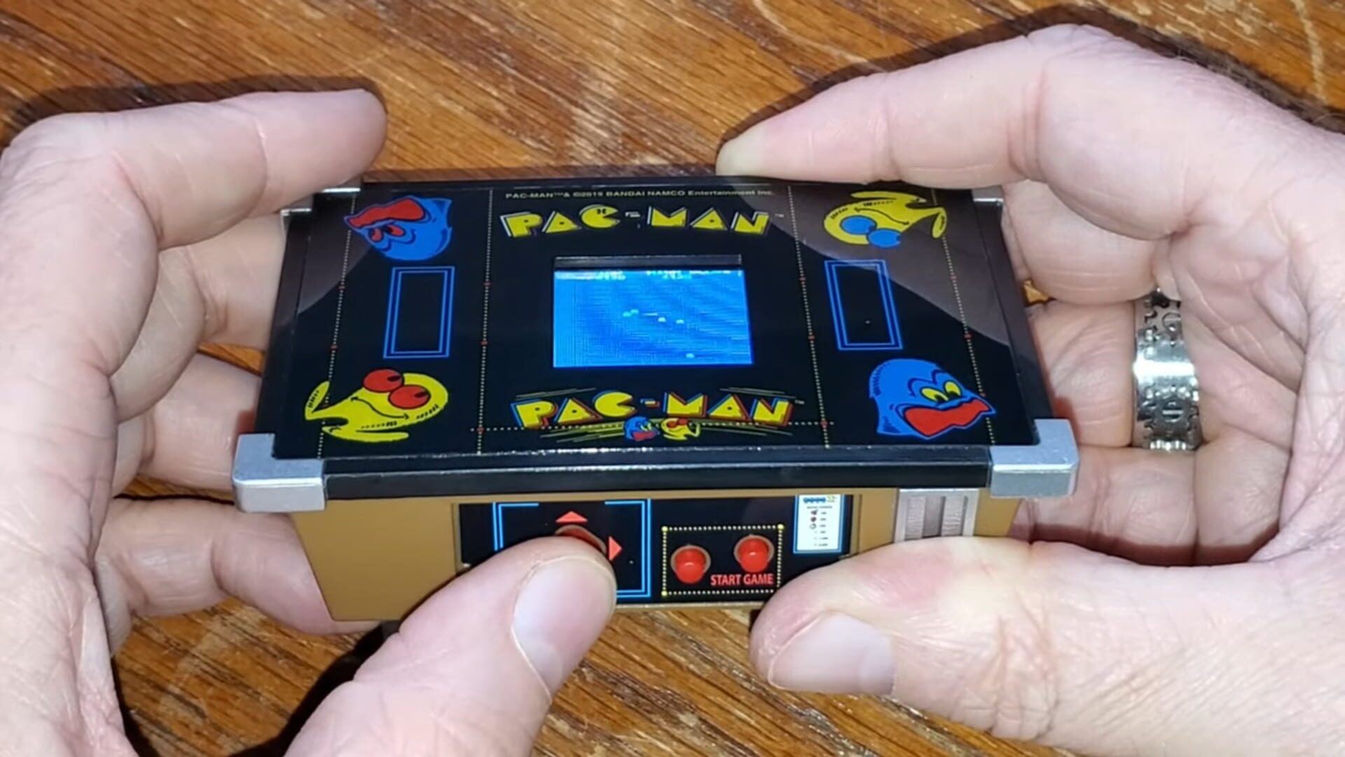Tiny Arcade: Pac-Man - Table Top Edition screenshot 2
